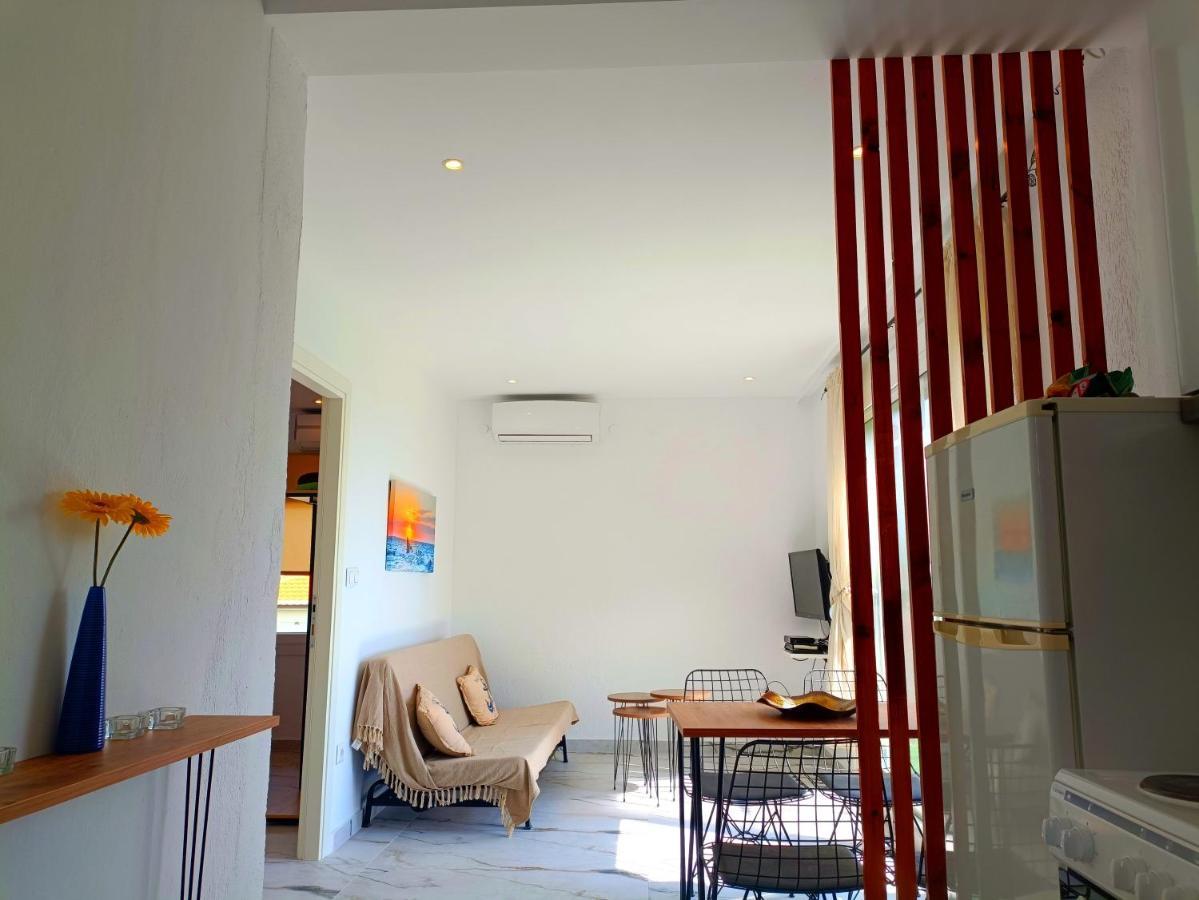 Salonikiou Beach Apartments Akti Salonikiou ภายนอก รูปภาพ