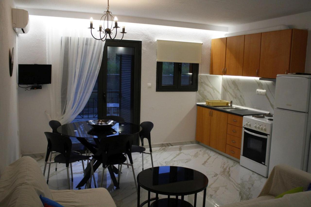 Salonikiou Beach Apartments Akti Salonikiou ภายนอก รูปภาพ